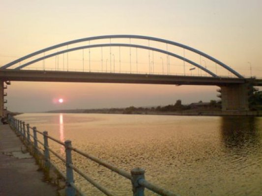 Bărbatul care a alertat poliţiştii, cocoţându-se pe podul Medgidia, a fsot amendat